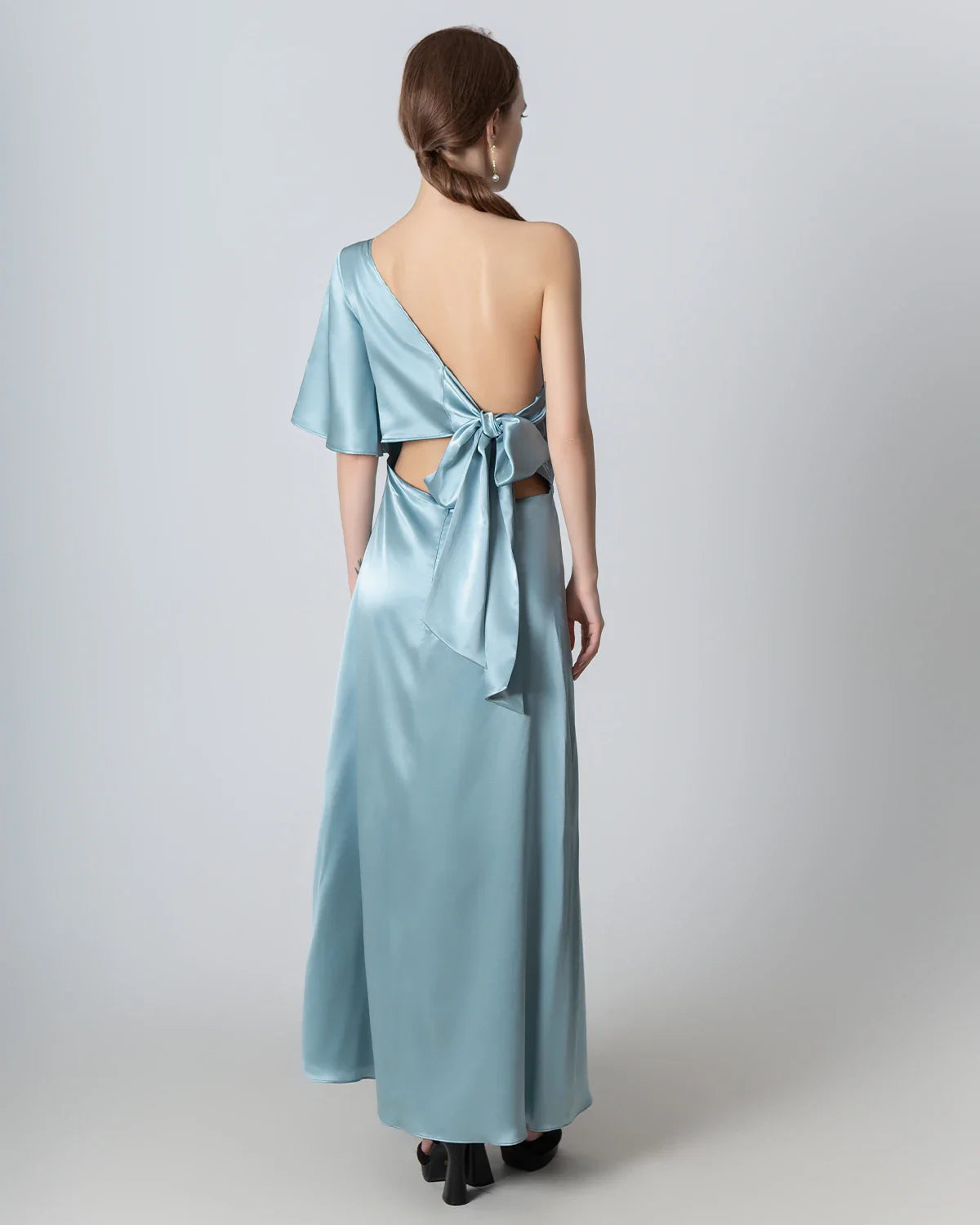 Robe Maxi en Soie à Épaule Unique et Dos Noué