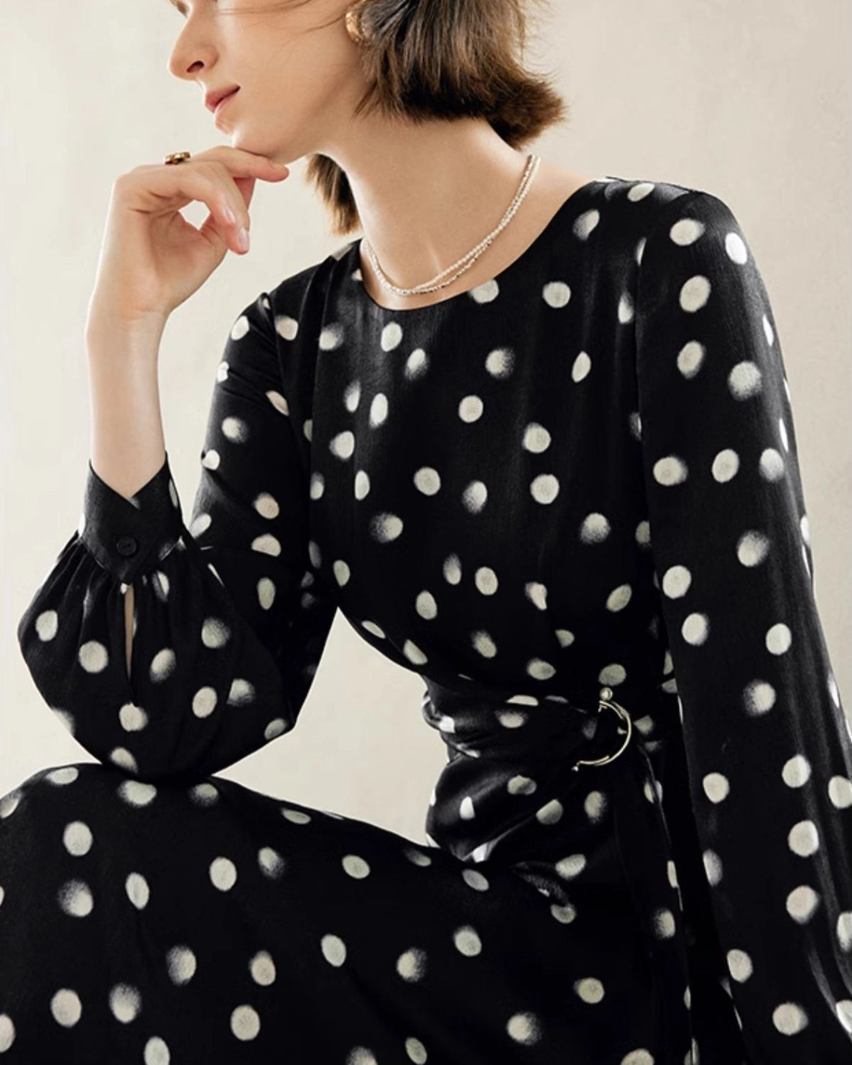 Robe Midi Ceinturée en Soie à Pois