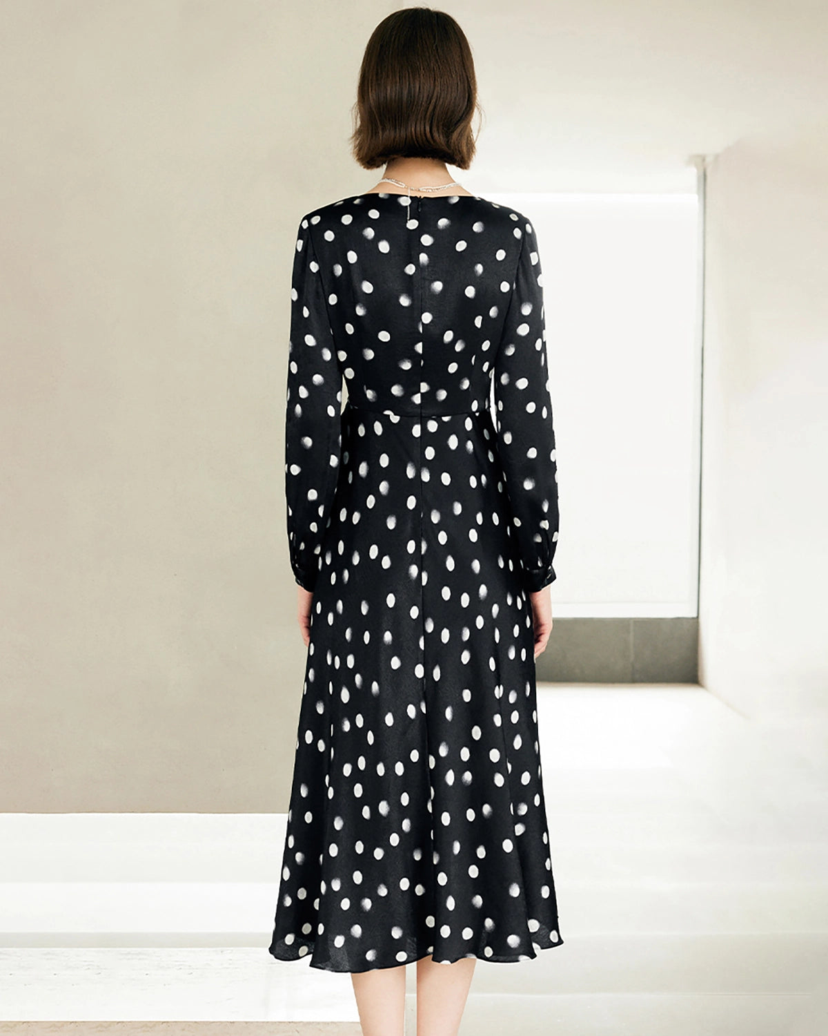 Robe Midi Ceinturée en Soie à Pois