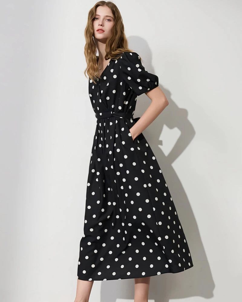 Noir Robe en soie à pois – Manches courtes