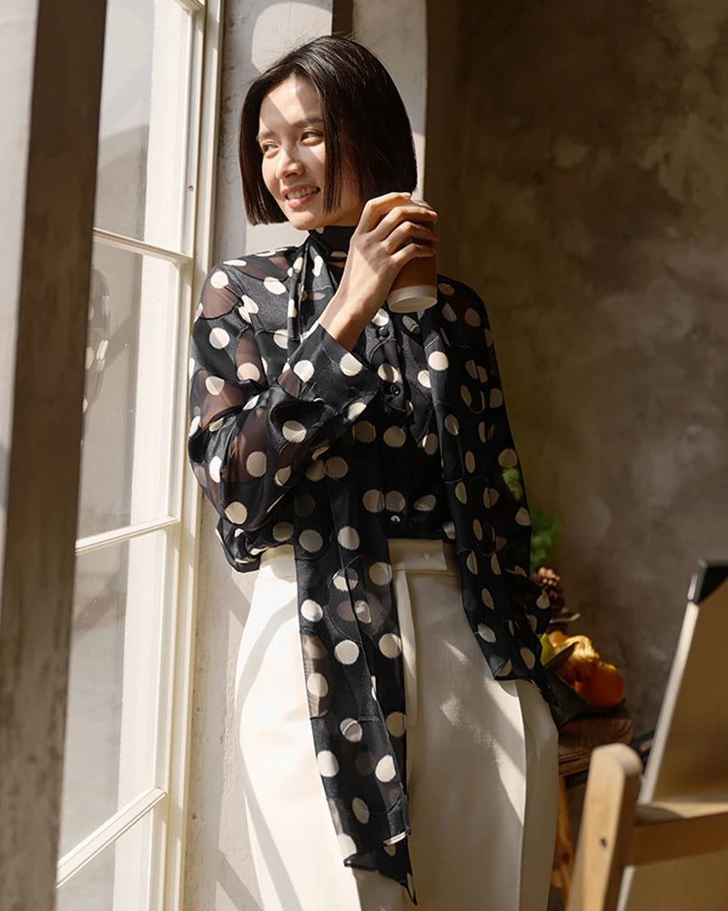 Blouse et jupe en soie à pois
