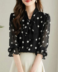Blouse en soie à pois avec volants