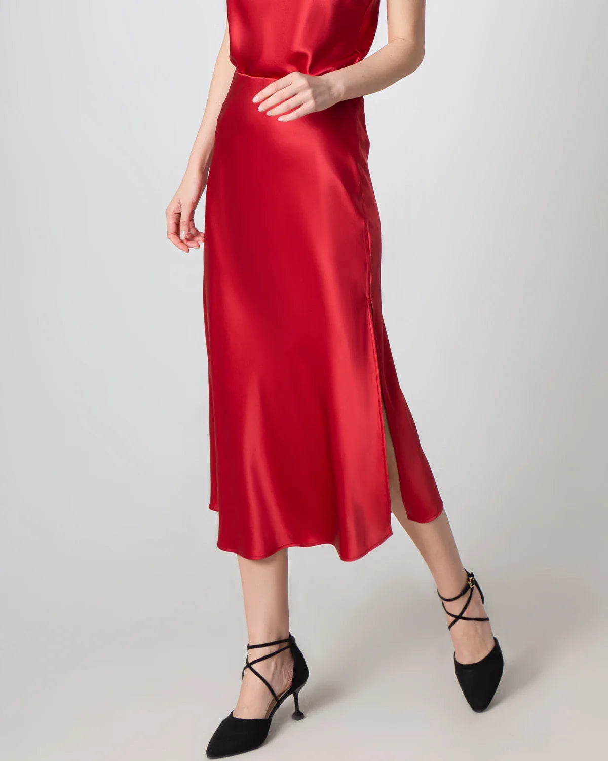 Ensemble en Soie à Décolleté Rond et Jupe Midi en Soie
