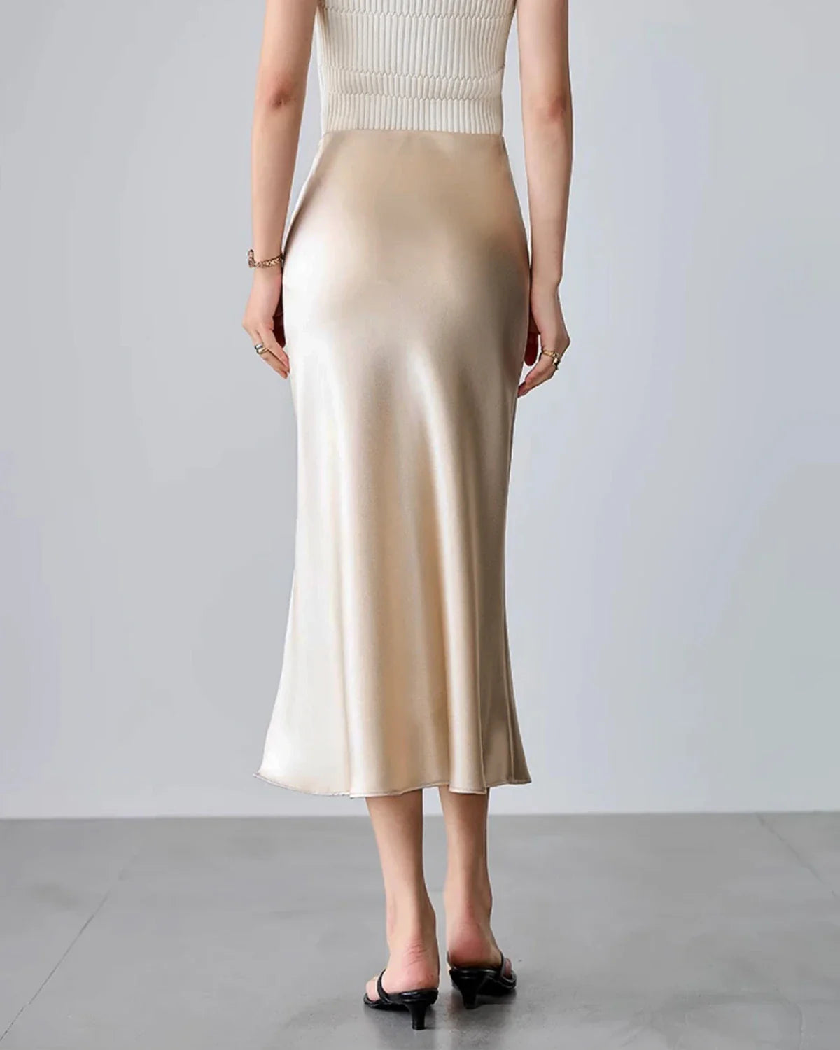 Ensemble en Soie à Décolleté Rond et Jupe Midi en Soie