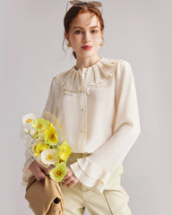 Blouse en soie à col volant et manches évasées