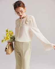 Blouse en soie à col volant et manches évasées