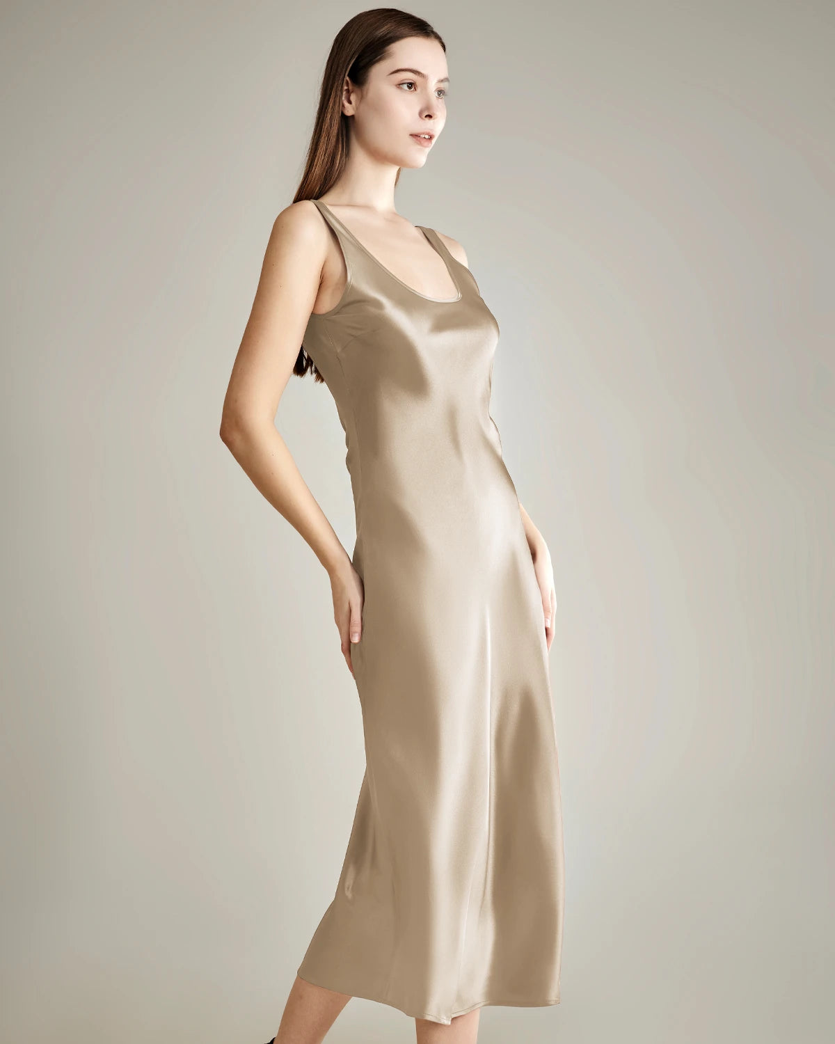 Robe Mi-Longue en Soie à Décolleté Rond
