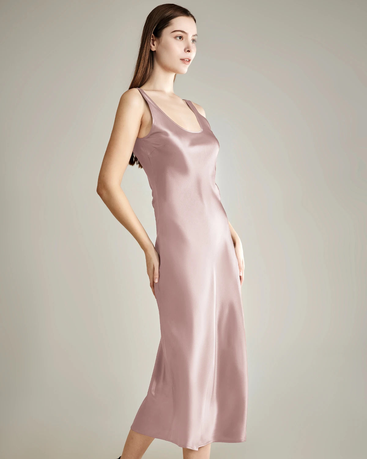 Robe Mi-Longue en Soie à Décolleté Rond