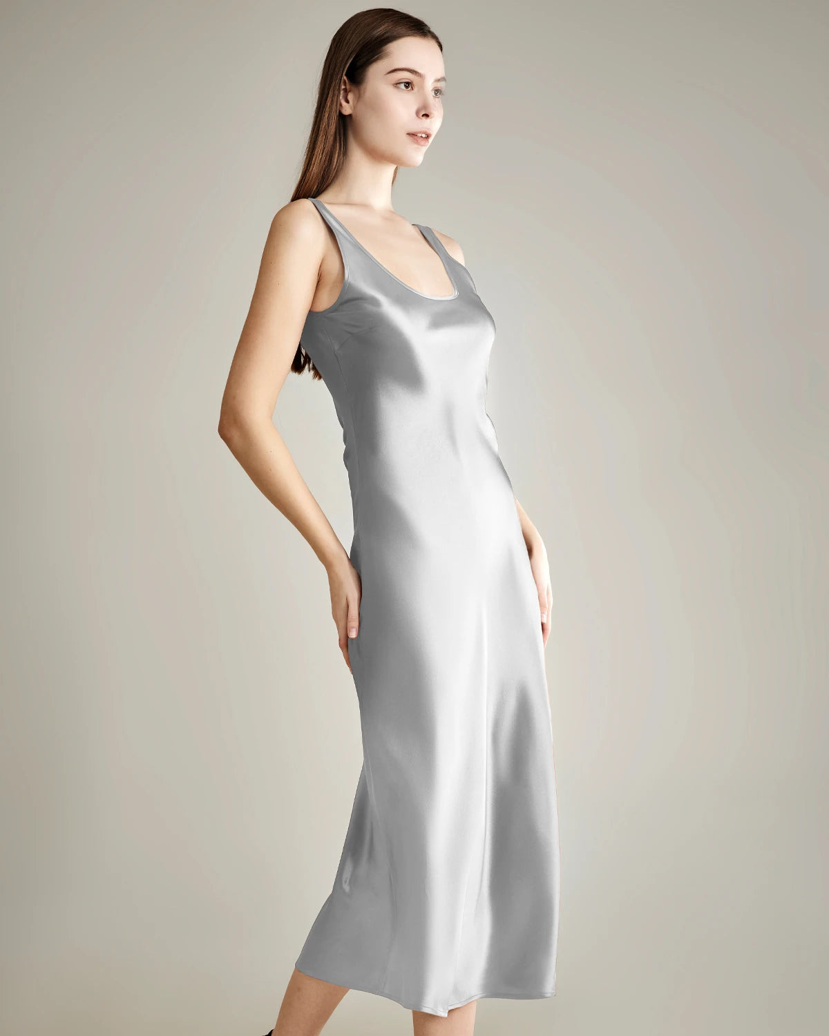 Robe Mi-Longue en Soie à Décolleté Rond