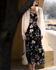 Robe fleurie en soie noire et blanche