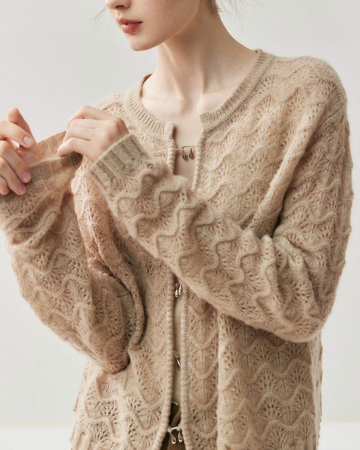 Cardigan en soie et cachemire avec boutons métalliques