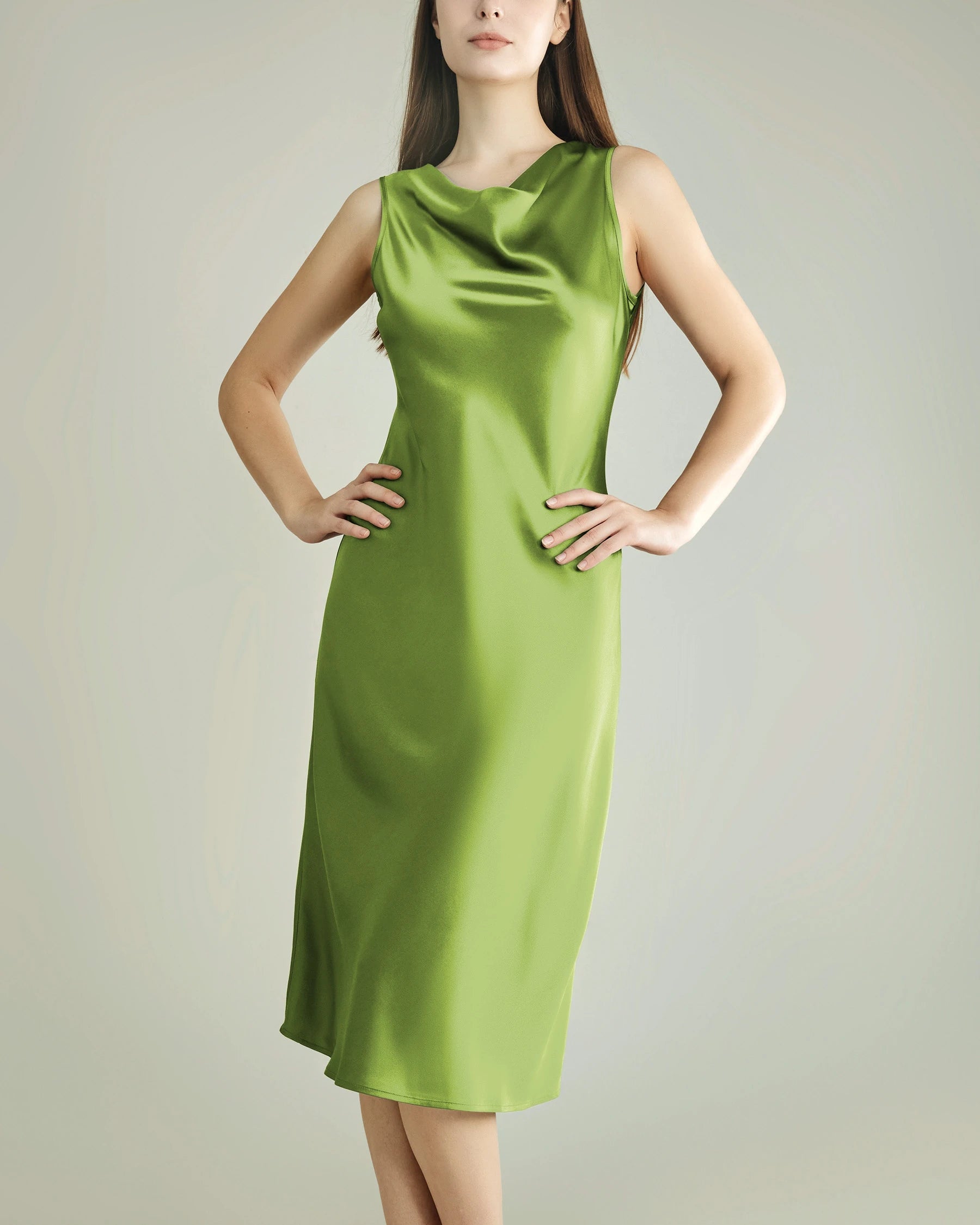 Robe en Soie avec Col Bénitier Asymétrique