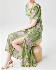 Robe midi en soie fleurie à col V et manches bouffantes