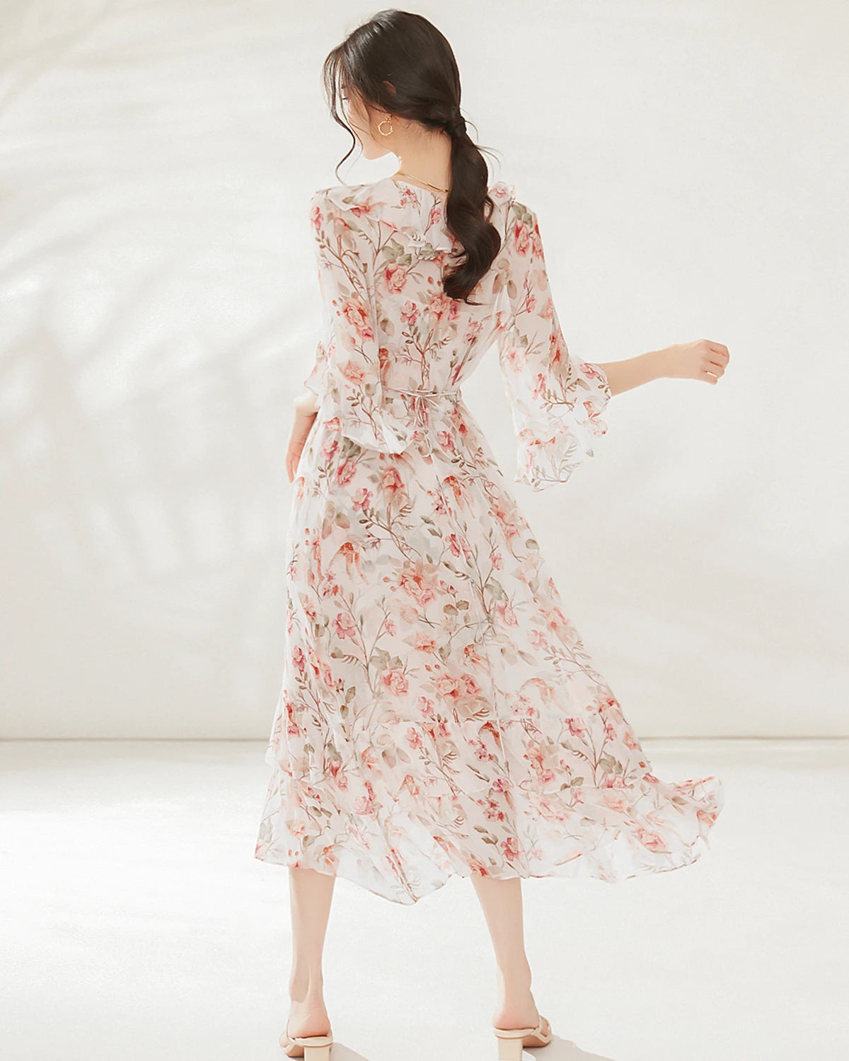 Élégante robe en soie pour une garden-party