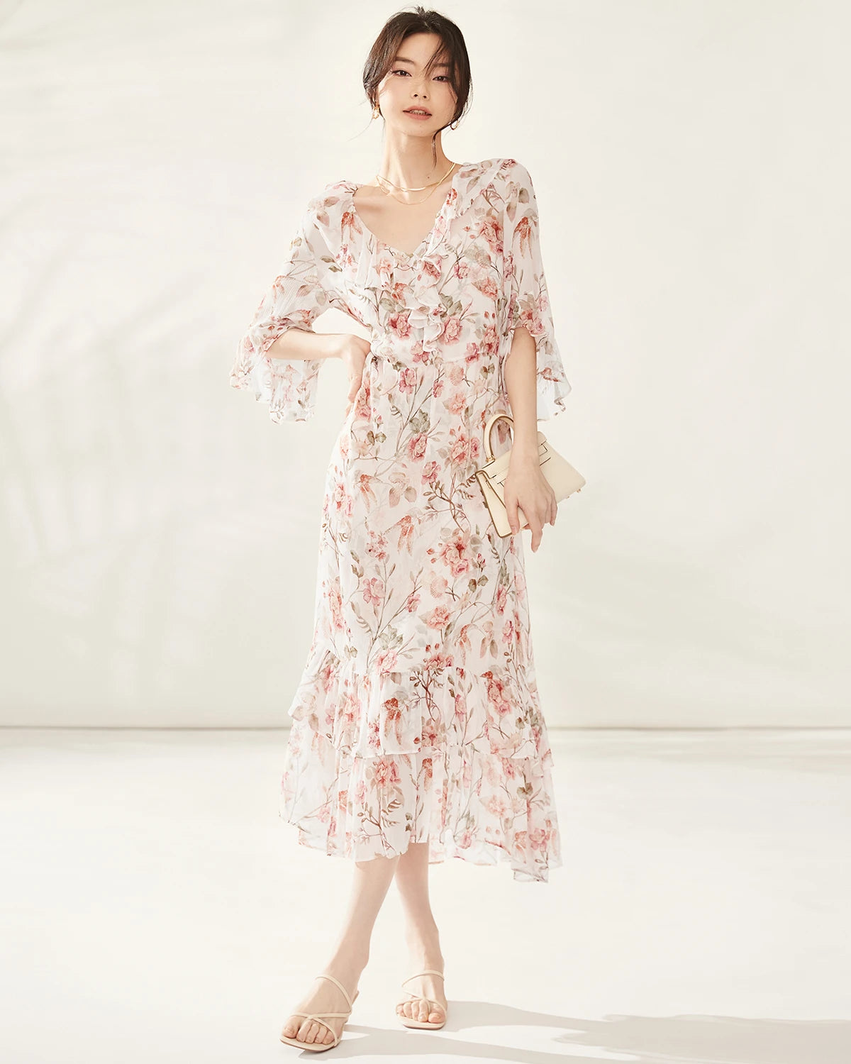 Élégante robe en soie pour une garden-party
