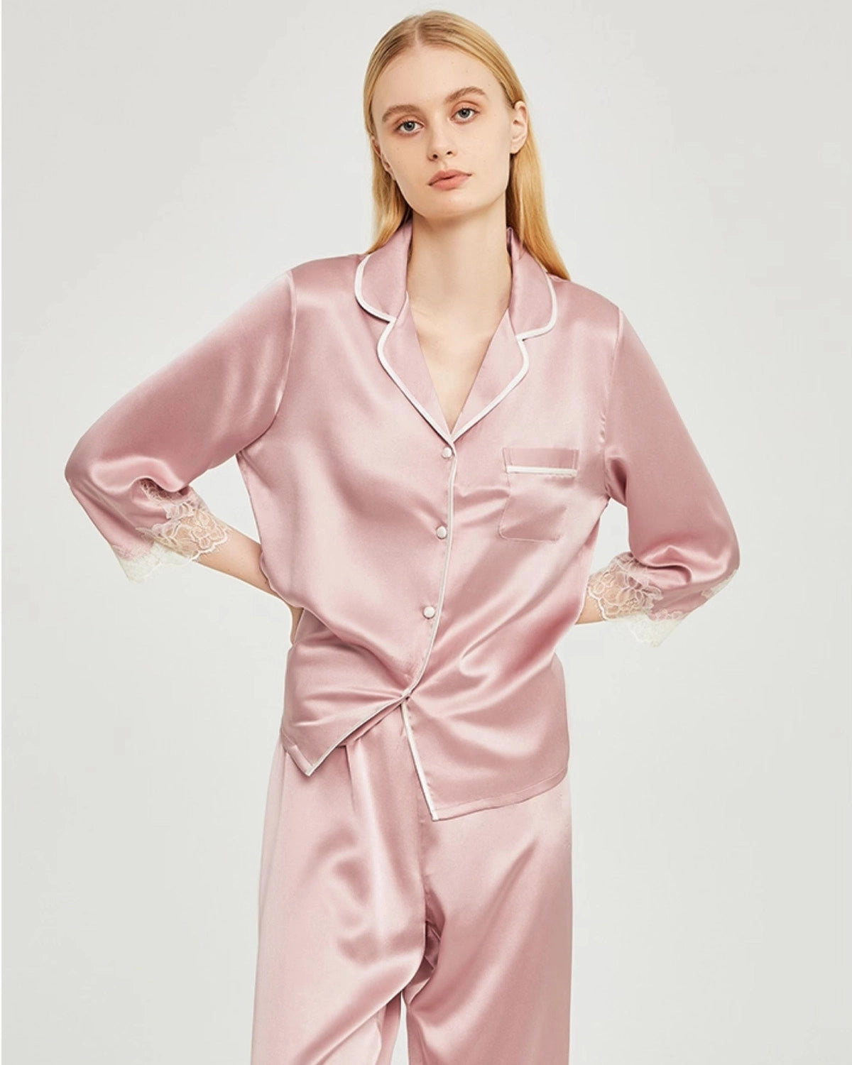 Ensemble de pyjama en soie avec dentelle pour femme