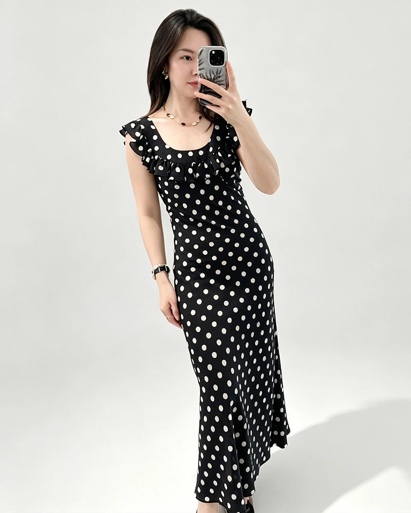 Robe maxi en soie à pois avec encolure volantée