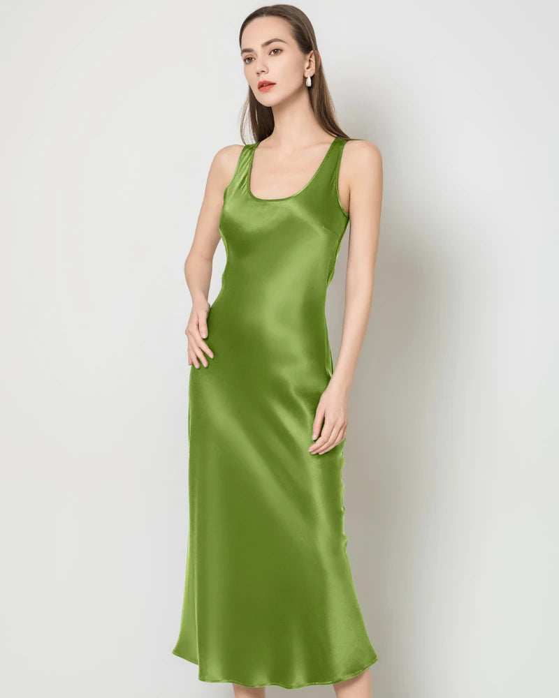 Robe Longue en Soie à Col Rond et Taille Cintrée