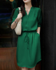 Robe-chemise en soie avec taille à cordon