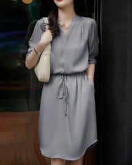 Robe-chemise en soie avec taille à cordon