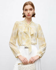 Blouse en soie imprimé aquarelle avec col lavallière