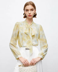 Blouse en soie imprimé aquarelle avec col lavallière