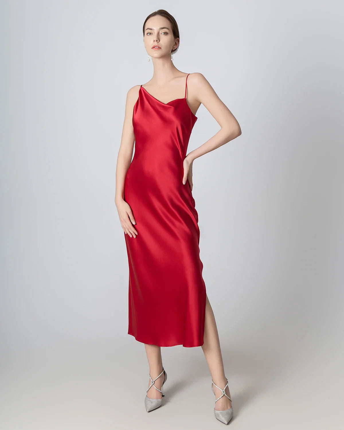 Robe Midi en Soie à Col Bénitier et Fente