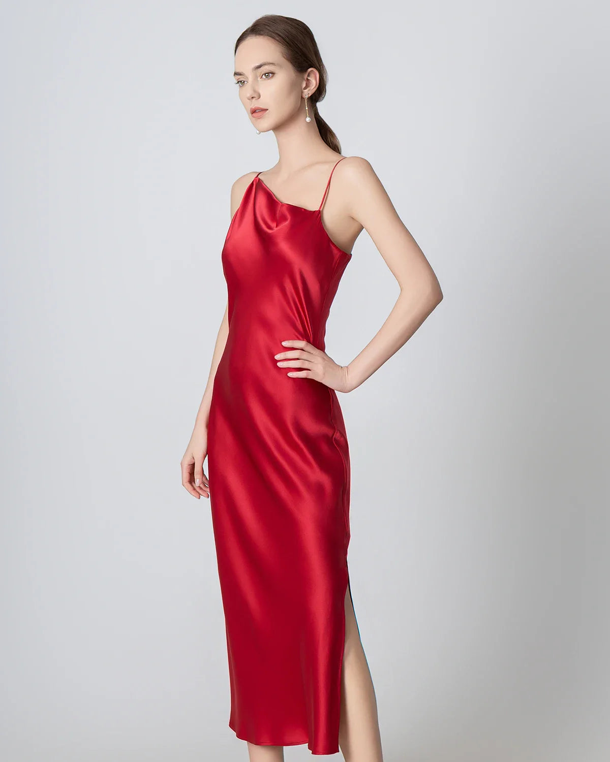 Robe Midi en Soie à Col Bénitier et Fente