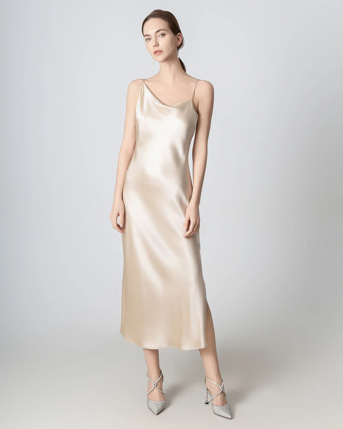 Robe Midi en Soie à Col Bénitier et Fente