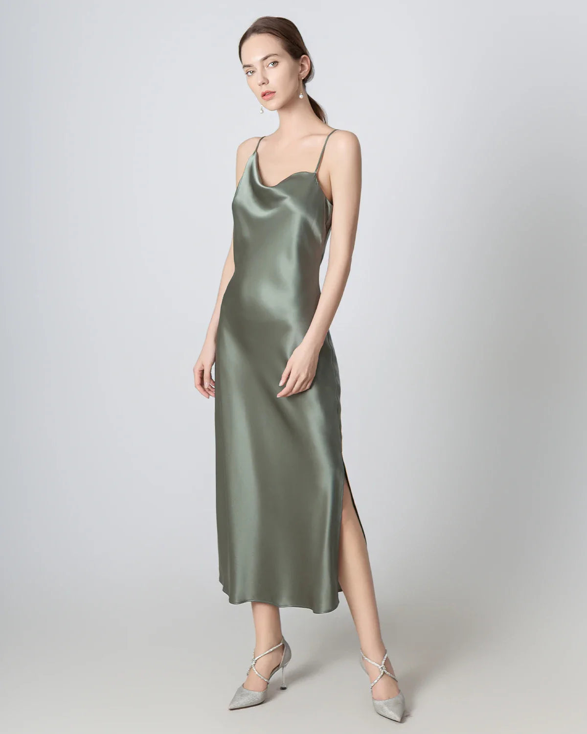Robe Midi en Soie à Col Bénitier et Fente