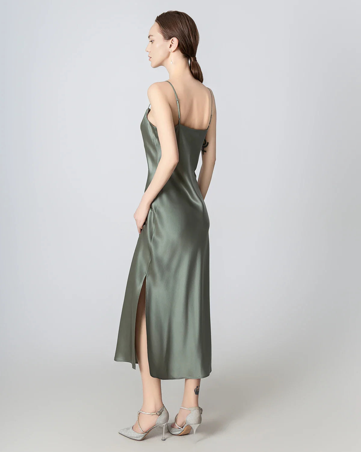 Robe Midi en Soie à Col Bénitier et Fente