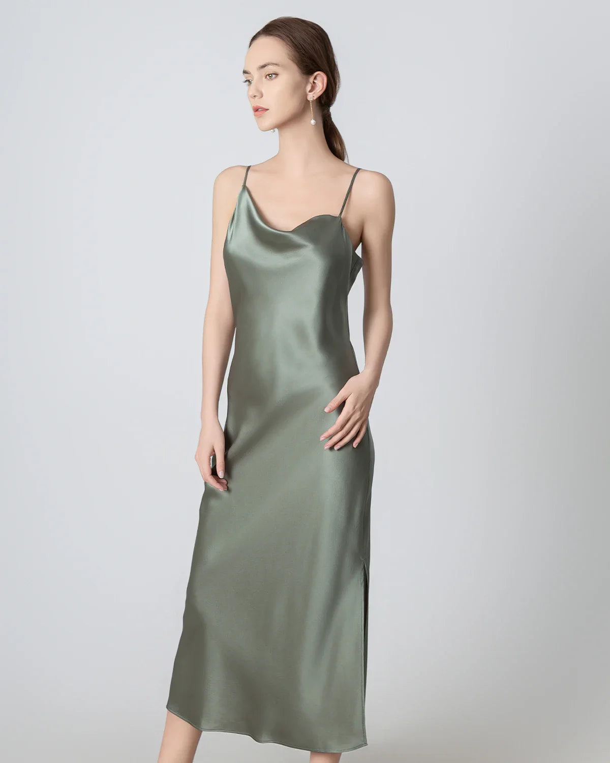Robe Midi en Soie à Col Bénitier et Fente