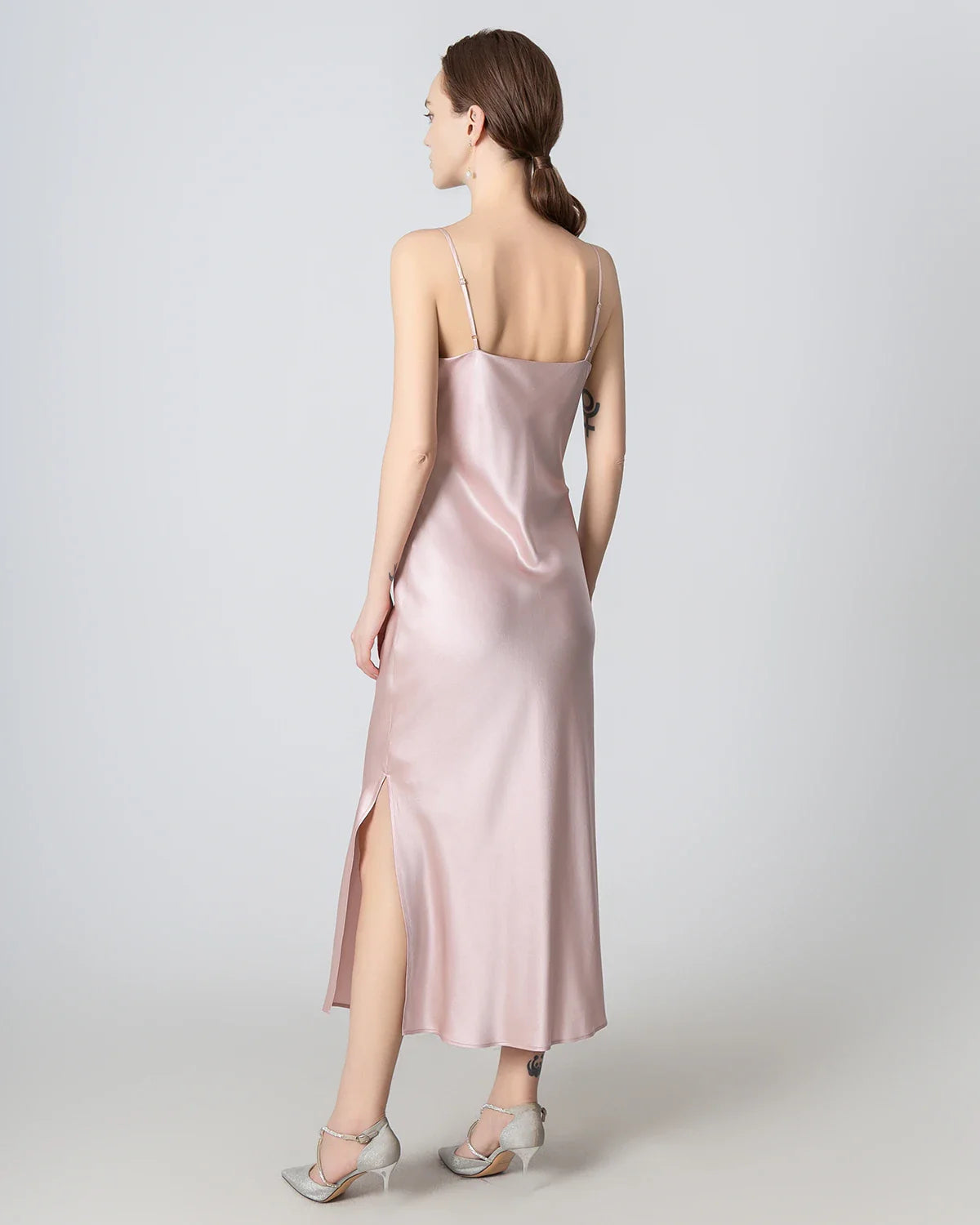 Robe Midi en Soie à Col Bénitier et Fente