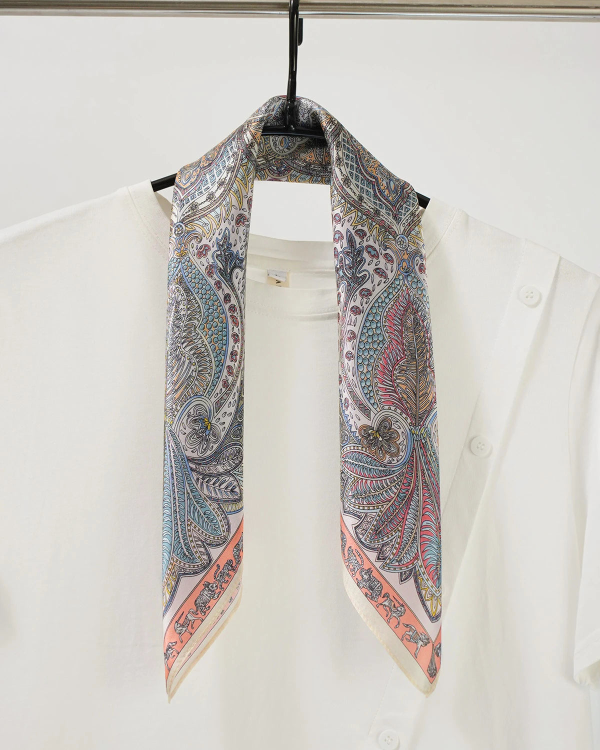 Écharpe en soie douce multicolore à motif cachemire