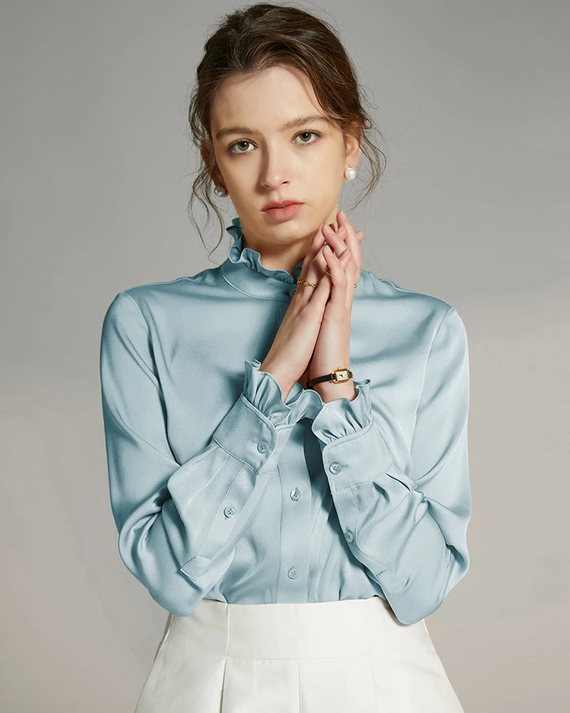 Blouse en soie avec col montant et détails volantés