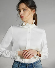 Blouse en soie avec col montant et détails volantés