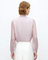 Blouse en soie à col lavallière avec manches transparentes