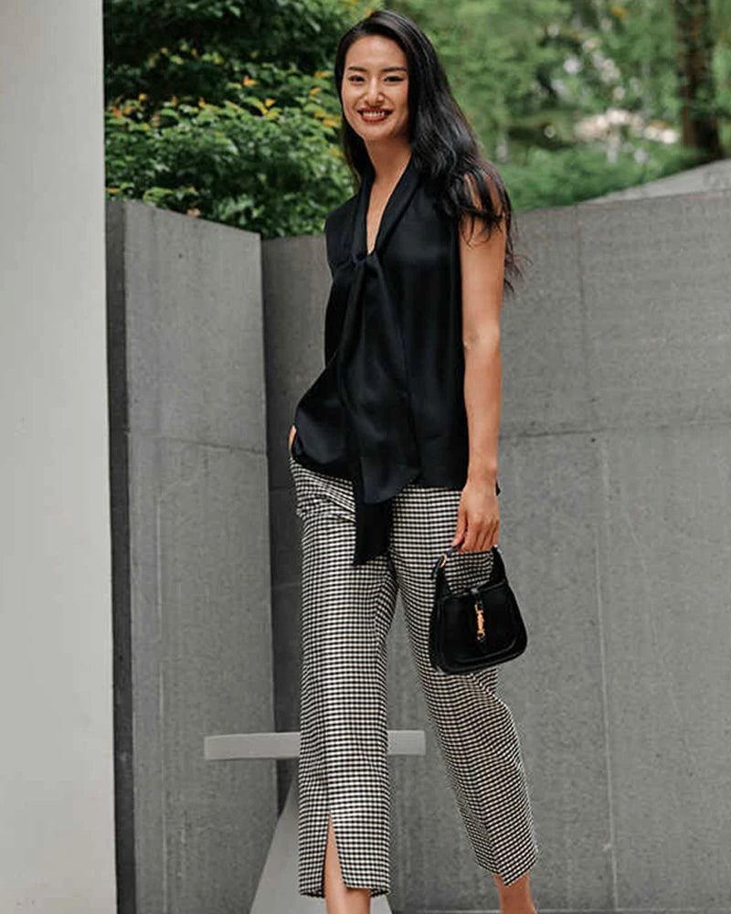 Blouse en soie sans manches à col lavallière