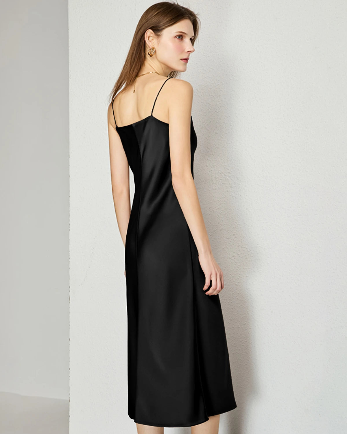 Robe midi en soie à col en V