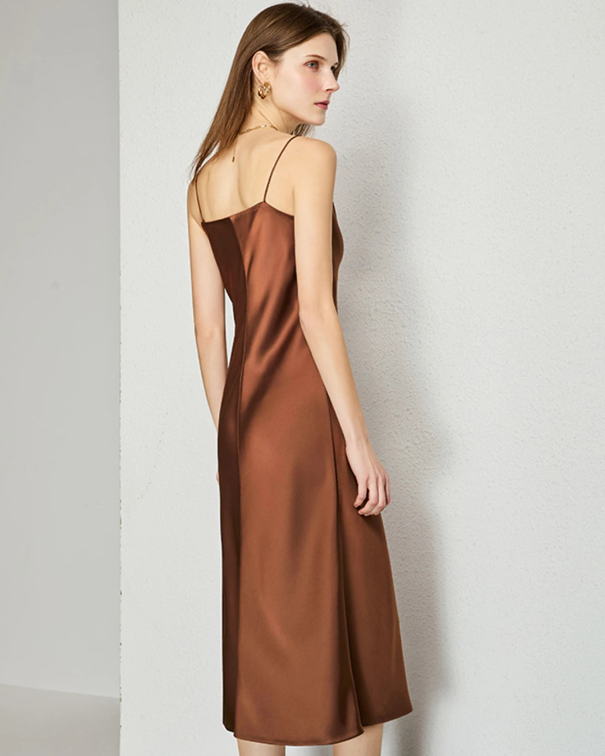 Robe midi en soie à col en V