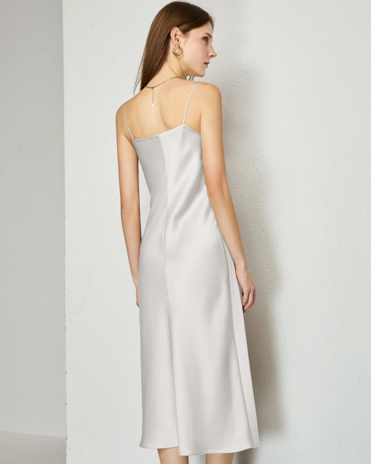 Robe midi en soie à col en V