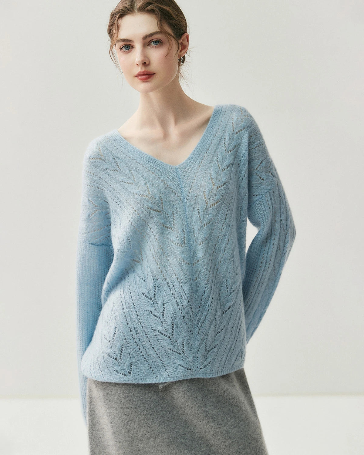 Pull en cachemire et soie à col en V torsadé