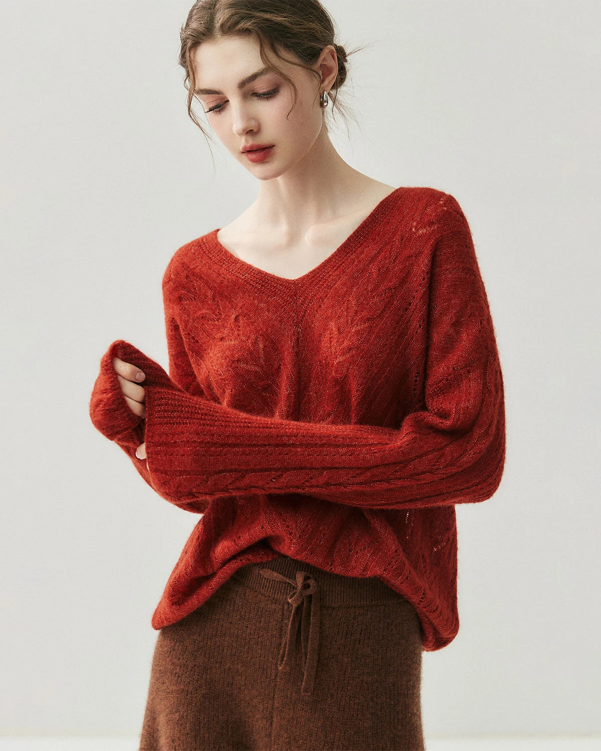 Pull en cachemire et soie à col en V torsadé