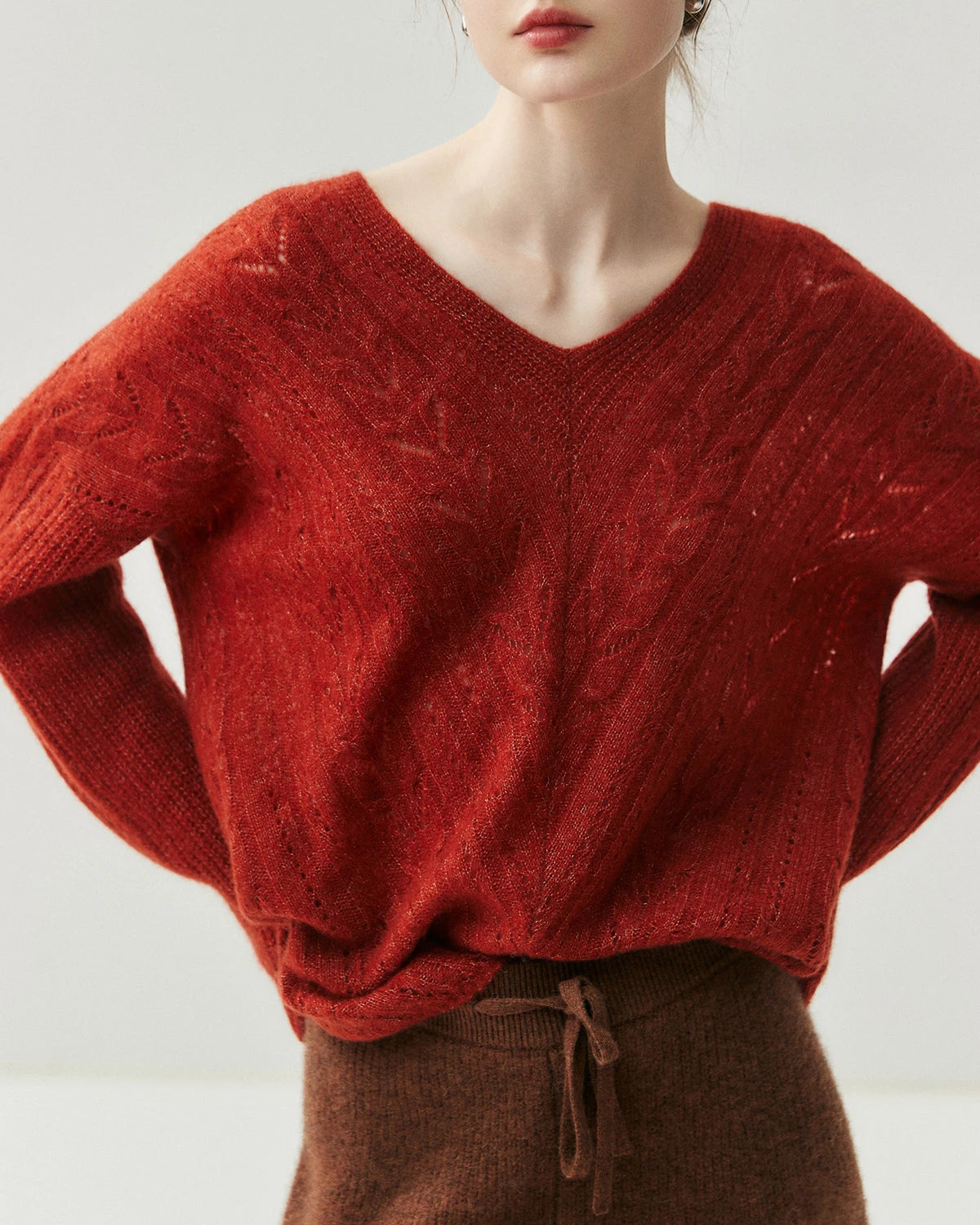 Pull en cachemire et soie à col en V torsadé