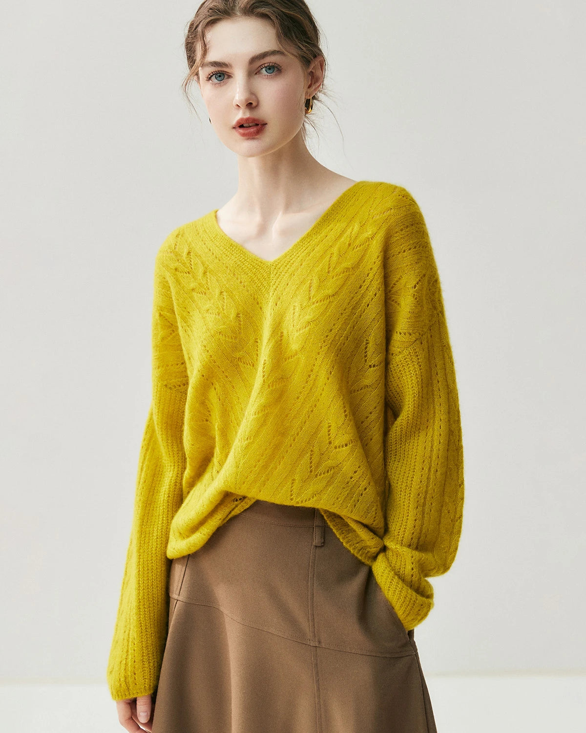 Pull en cachemire et soie à col en V torsadé