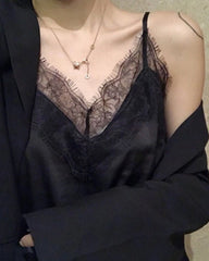 Camisole en Soie à Col V et Dentelle