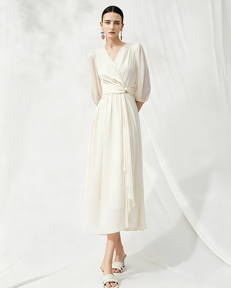 Robe midi en soie à décolleté V avec détail torsadé à la taille