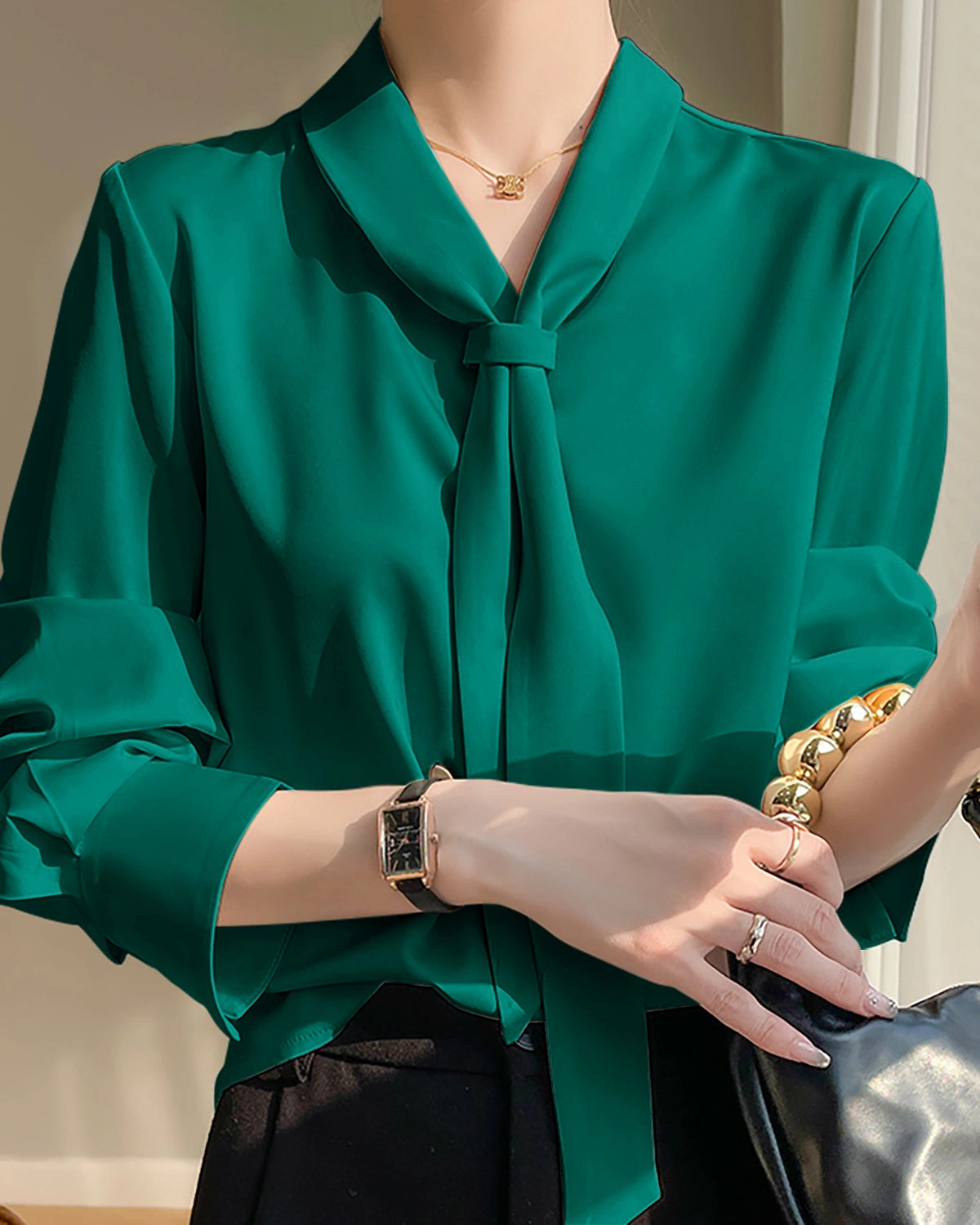 Blouse en Soie Col Détail Nœud À L'avant en V