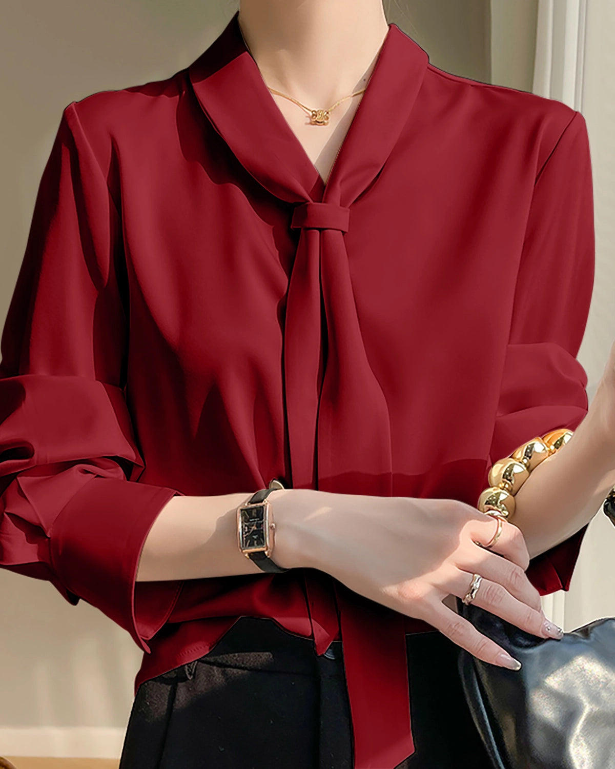Blouse en Soie Col Détail Nœud À L'avant en V