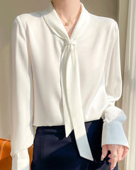 Blouse en Soie Col Détail Nœud À L'avant en V